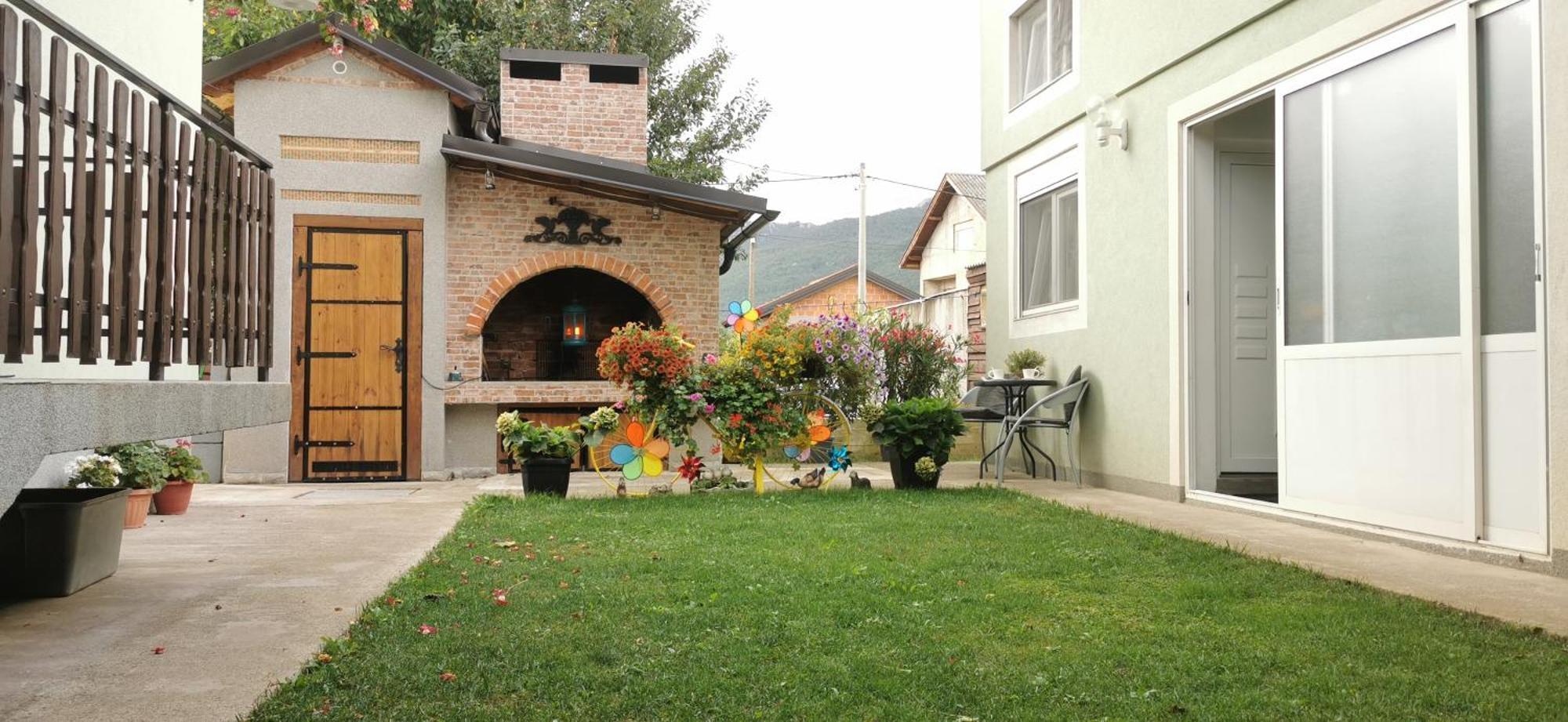 Ana Apartment Gracac  Exterior photo